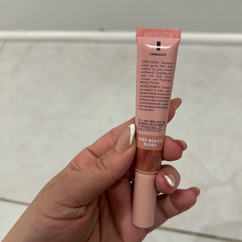 E.l.f. Blush Halo Glow Beauty Wand Candlelit